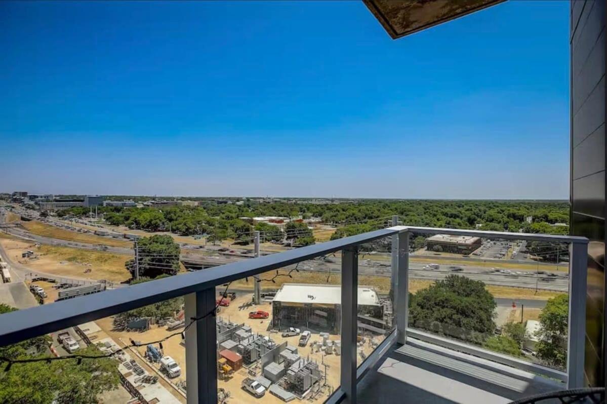 Villa High Rise In The Heart Of Atx Austin Exterior foto
