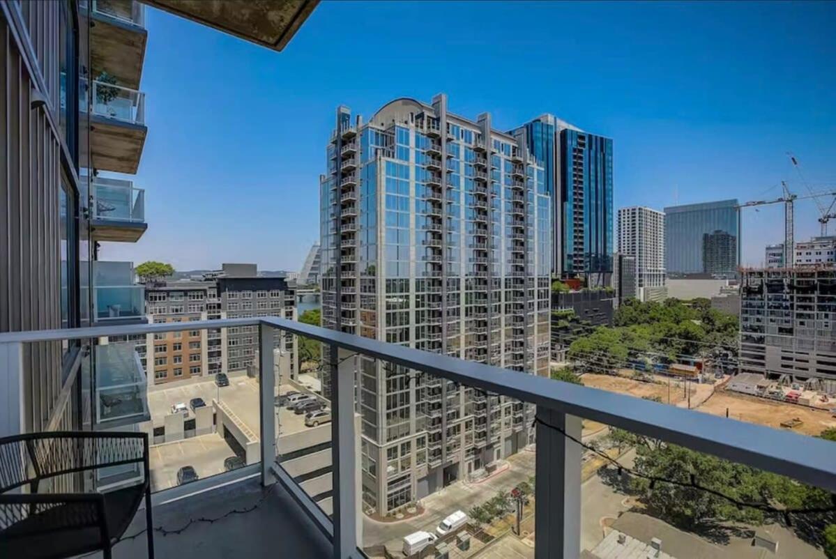 Villa High Rise In The Heart Of Atx Austin Exterior foto